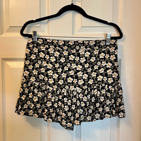 Forever 21 Floral Skirt w/ Built-In Shorts BNWT - Picture 10 of 13